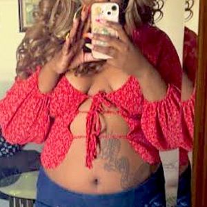 Red floral crop tie in blouse ❤️